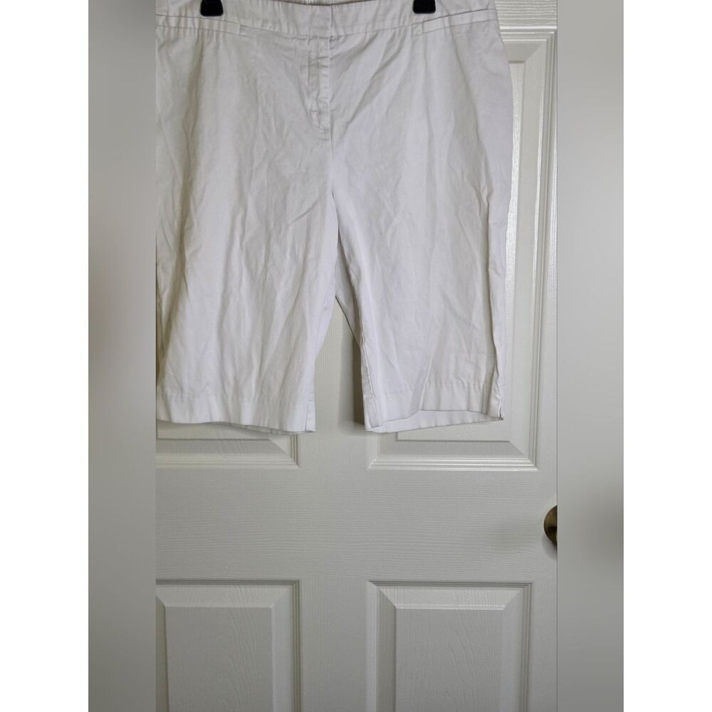 Chiso's 2/L White Zipper Back Pockets Cotton Blend Women' Bermuda Shorts